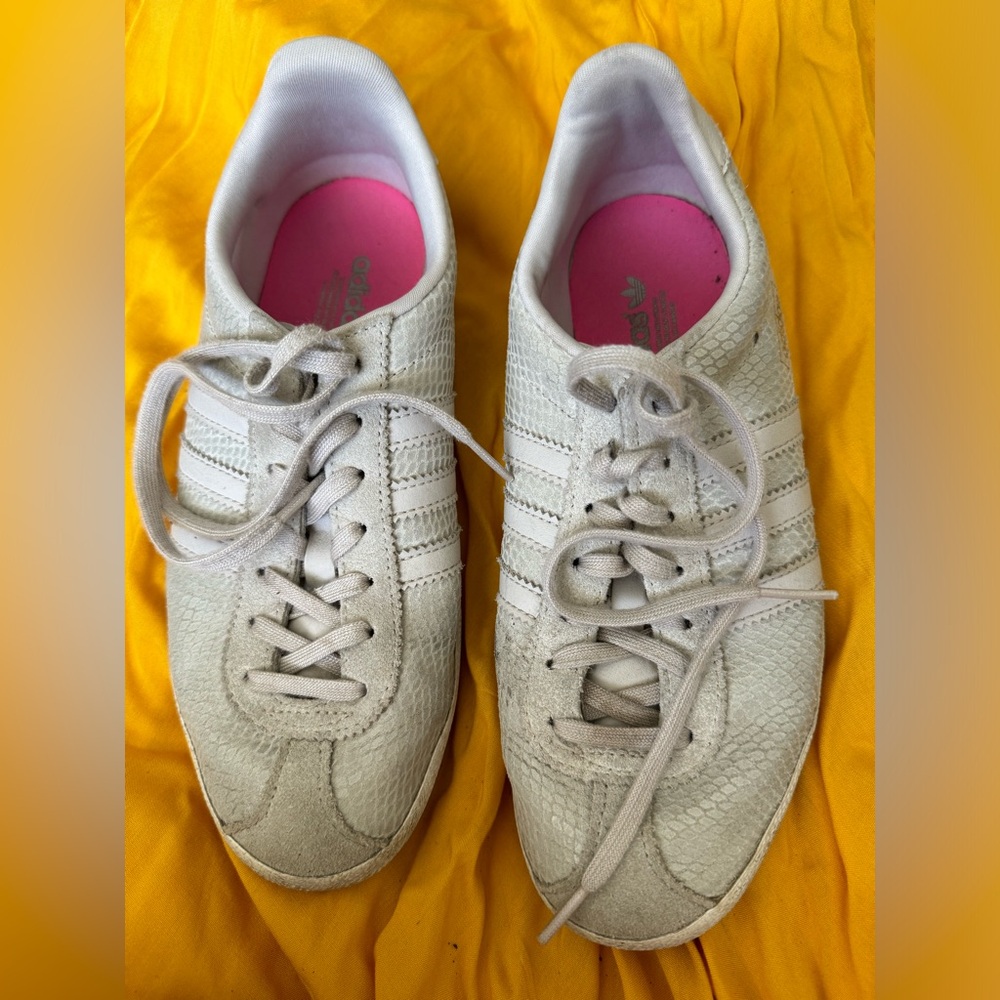 Cute Cream Adidas-